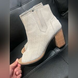 TOMS Majorca Grey Suede Peep Toe Block Heel zip up Bootie Size Women's W8